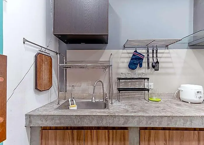 Отель Happy Nest-spacious 2 Bedroom House In Bkk 3*