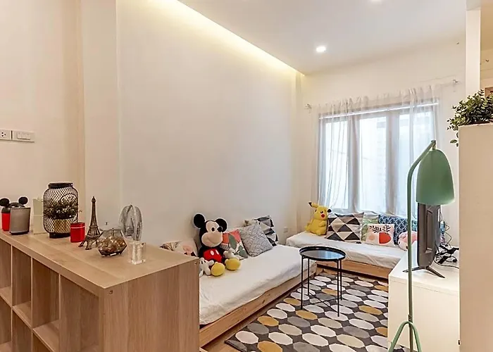 Отель Happy Nest-spacious 2 Bedroom House In Bkk