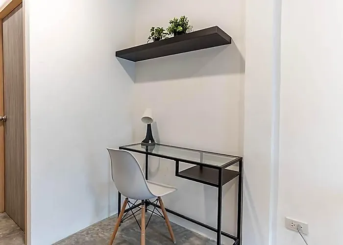 Happy Nest-spacious 2 Bedroom House In Bkk Отель 3*
