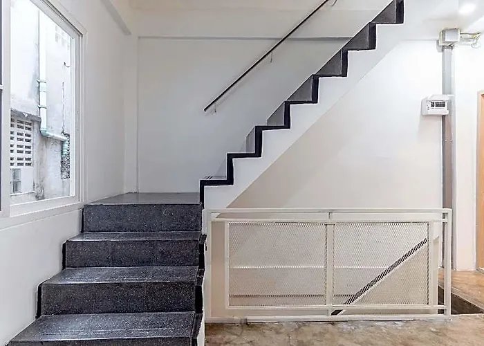 Happy Nest-spacious 2 Bedroom House In Bkk 3*