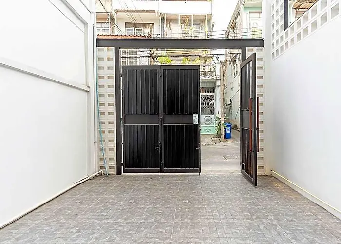 Happy Nest-spacious 2 Bedroom House In Bkk 3* Бангкок