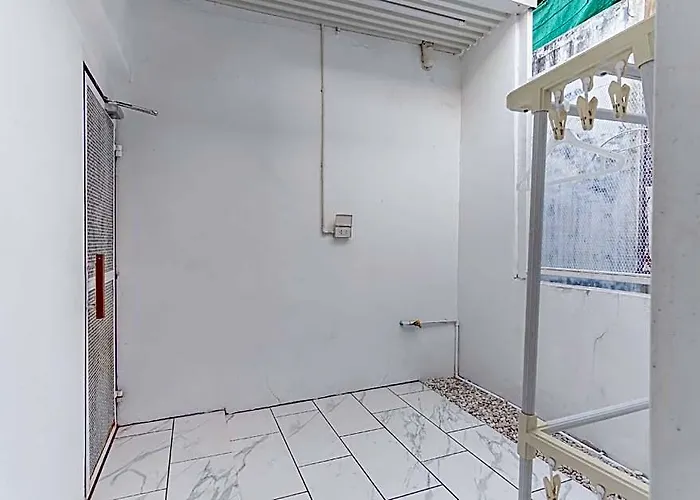 Отель Happy Nest-spacious 2 Bedroom House In Bkk Бангкок